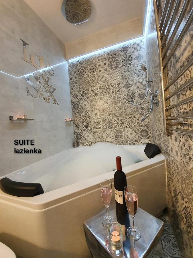 Apartamenty Centrum Z Wanna Dwuosobowa Piotrków Trybunalski Exteriör bild
