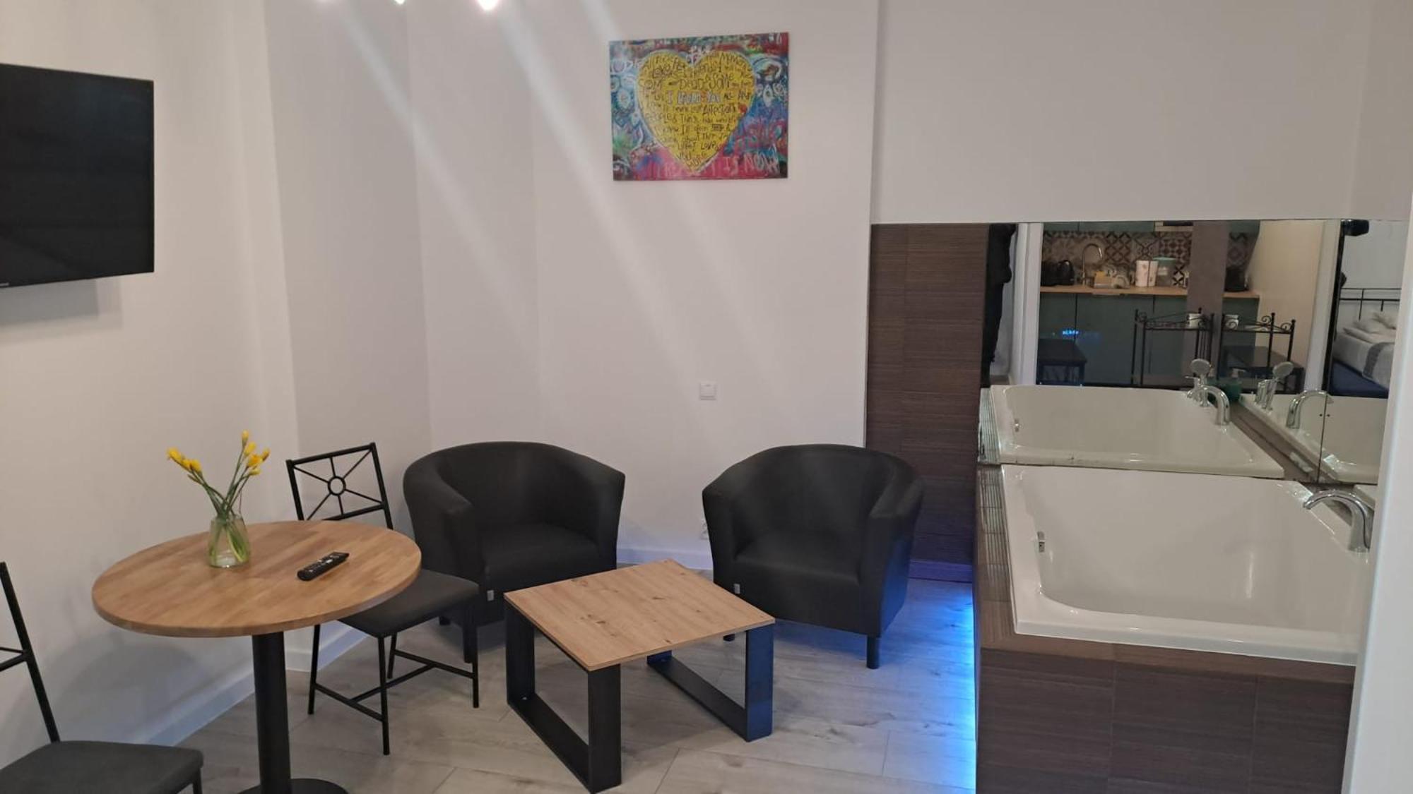 Apartamenty Centrum Z Wanna Dwuosobowa Piotrków Trybunalski Exteriör bild